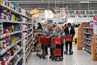 V Rusku je nelehký život i smrt: Potraviny zdražují, okurka stojí 120 korun. Vzrostla i cena kremací