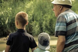 Důchodci mají pořád málo, ale co rodiny s dětmi? - Médium.cz