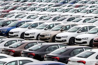 Frustrovaní Němci si nemohou dovolit ani novou škodovku. Drtí je ceny energií a slabé mzdy