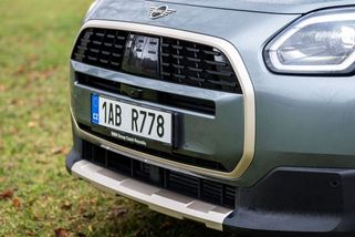 Poznáte moderní auta podle masky? Ale pozor, smazali jsme loga výrobců, brnkačka to nebude - Garáž.cz