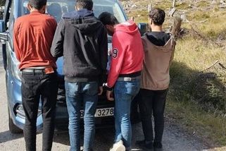 Arabsky hovořící muži chtěli přes Šumavu do Německa, zadrželi je policisté - Novinky