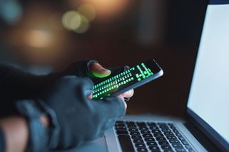 Podvodník se vloudil do cizí konverzace. Vylákat peníze pak pro něj byla hračka - Novinky