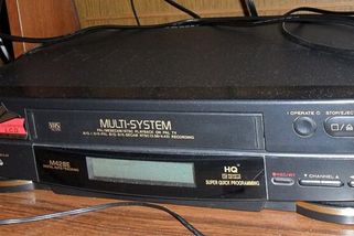 Kdo si schoval VHS kazety, teď na nich pořádně vydělá. Za tyhle sběratelé platí miliony korun. Češi je mají doma a ani o jejich hodnotě neví