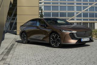 Poprvé za volantem nové Mazdy 6: Všechno je jinak! Mezi svými ale pořád patří na špici. A přitom vás nenutí utrácet - Garáž.cz