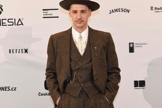 Držitel lva Jan Nedbal se umí plácnout přes kapsu: Oblek na míru z Londýna a uplácení číšníka. Jen jedné věci se bál - Super.cz