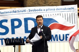 Okamurova hesla na jeho krátkozraké voliče fungují. SPD je pro ně bohužel jasnou volbou - Médium.cz