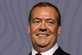 Medvěděv: Británie půjde ke dnu. Pokud to bude potřeba, naše hypersonické střely jí pomůžou - Novinky