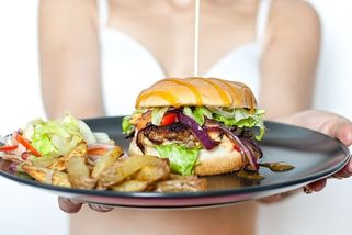 Dvě nebo šest jídel denně? Vědci opět překvapují - Médium.cz