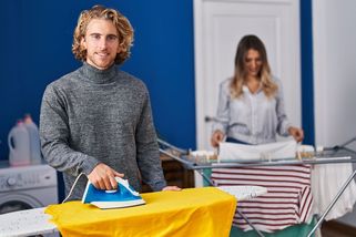 Žiju s gayem - a co má být? Je lepší než většina chlapů, co znám. Pere, žehlí, voní a rozmazluje mě - Proženy.cz