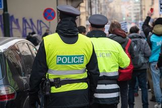 Změny penzí se dotknou i vojáků a policistů - Novinky