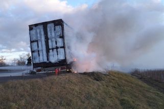 Dálnici D2 uzavřel požár kamionu, tvoří se kolona - Novinky