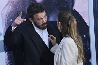 Další výměna názorů mezi Jennifer Lopez a Benem Affleckem na veřejnosti. Herec vypadal naštvaně i velmi unaveně - Super.cz