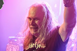 NAŽIVO: Visací zámek prosvištěl historií. Známka punku je jejich šlehačkou na dortu | Headliner