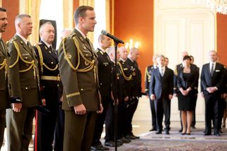 Pořezaný generál neuspěl proti přeřazení. Hrozí mu konec kariéry v armádě