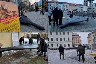 „Jen ať lidé vidí, čím zabíjejí lidi.“ Na českých náměstích jsou k vidění smrtící ruské drony | Novinky.cz: Domácí