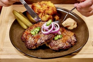 Zapomeňte na klasické karbanátky. Vyzkoušejte absolutní bombu | Jednoduché vaření bez breptů