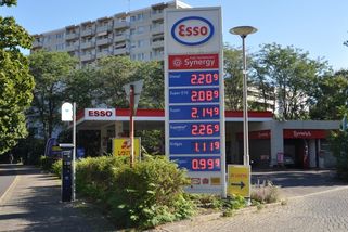 Zaskočilo mě to. Němci jsou překvapení ze skokového zdražení benzinu, přestala platit nižší daň