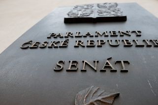 Senátní ústavně-právní výbor konsolidační balíček přijal beze změn. Dalšími dvěma však neprošel