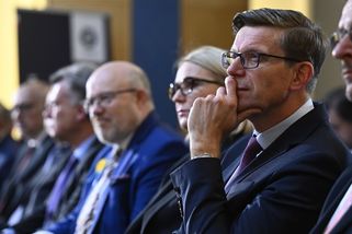 Opatření k záchraně veřejných financí. Tisková konference vlády - Novinky