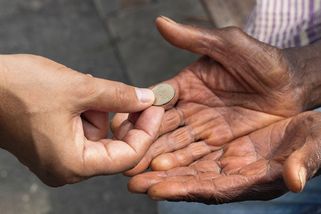 V Dubaji zatkli žebráka, který vlastní tři luxusní auta - Novinky