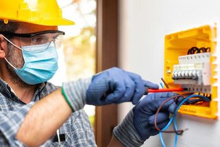 V Česku stále chybí sto tisíc řemeslníků, nemotivují ani rostoucí platy - Novinky