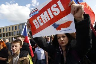 Na „Václaváku“ demonstrace, ve Sněmovně slavnost. Opozice se obává střetu - Seznam Zprávy