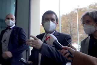 Hamáček ztracen v příběhu o kamufláži. Takhle se sám usvědčil ze lži - Seznam Zprávy