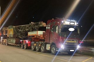 Kamion na D3 táhl vrtnou soupravu. Řidič vážení nedovolil, zaplatil sto tisíc - Novinky