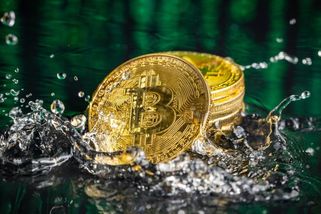 Bitcoin opět pod 19 tisíci dolary. Inflace a zvyšování sazeb dál drtí „nezávislou“ měnu