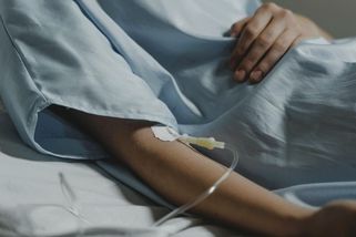 Otec marně bojoval za život 25leté dcery, která se rozhodla pro eutanázii - Médium.cz