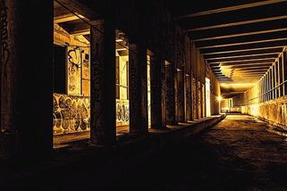 V podzemí New Yorku žijí krtčí lidé. Domy si postavili z odpadků, návratu na povrch vzdorují už roky - Médium.cz