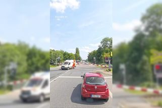 Řidič sanitky v Kolíně prokličkoval na přejezdu mezi závorami - Novinky