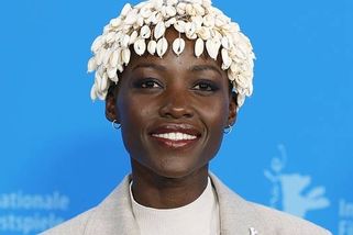 Kdo smí být Helena Trojská v Odysee? Do sporu vstoupili Musk i Goldbergová