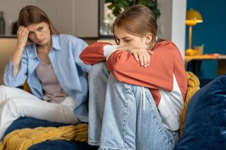 Zásah do identity. Helsinský výbor rozporuje zákaz nevhodného oblečení žákyň - Seznam Zprávy