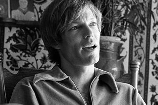 Richard Chamberlain: charismatický fešák s citlivým srdcem skrýval velké (a veřejné) tajemství - Médium.cz