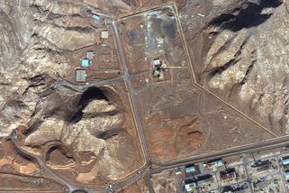 „Šílený“ plán na Trumpově stole. Zvažuje v Íránu riskantní operaci - Seznam Zprávy