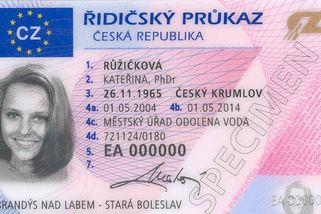Elektronicky nelze! Kvůli změně kódu v řidičáku musíte i přes půl republiky - Novinky