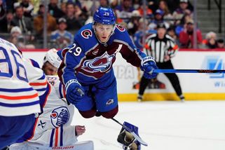NHL | Srážka a trest do konce. Colorado zuřilo kvůli vyloučení kanadské superstar - Sport.cz