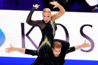 Čeští smolaři šampionátu. Po drsném pádu přišla otrava jídlem, málem ani nejeli - Sport.cz