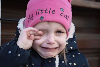 Cigarety pro sebe ano, banán pro dceru ne: I takto vypadá „chudoba“ po česku - Médium.cz