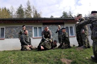 Amatérská hra na vojáky. Svědek popsal výcvik domobranců Klusáčka ze Stačilo! - Novinky