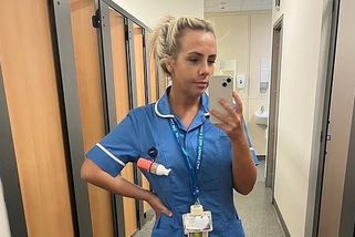 Zhrzený afghánský migrant napadl zdravotní sestru v britské nemocnici. Málem ji umlátil páčidlem - Novinky