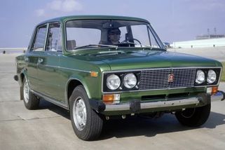 Sovětská Lada lákala československé motoristy na luxus a sílu. Připomeňte si brožuru z roku 1987