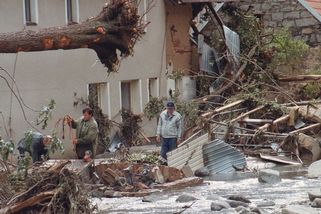 Tisíciletá voda. Před 20 lety začaly nejničivější povodně v Česku - Novinky