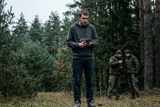 Pět stovek dolarů a letenka: Jak se z moldavských automechaniků stávají ruští sabotéři