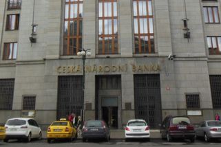 Zdánlivě běžné platby začnou banky brzy blokovat: Spoustu Čechů čekají nepříjemné komplikace - Médium.cz