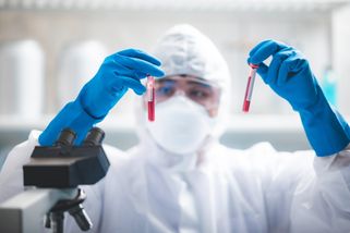 Nová varianta covidu se šíří Evropou. Některými př...