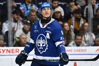 Oficiálně jsem kariéru ještě neukončil, prohlásila hokejová legenda - Sport.cz