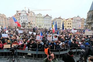 Ukrajinský komparz, Čvančarová placená Sorosem. O podpoře prezidenta kolují lži