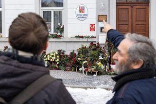 Útočník ze Chřibské se připravil: helma, neprůstřelná vesta a 200 nábojů - Seznam Zprávy